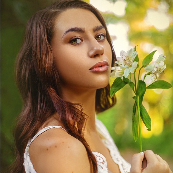 Meet Your Posher, Kayli!🌸🌿✨ - Picture 1 of 1